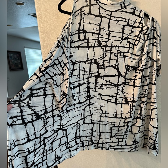 ASOS Woman’s Maternity Cold Shoulder White and Black Blouse size 8 - Picture 6 of 12